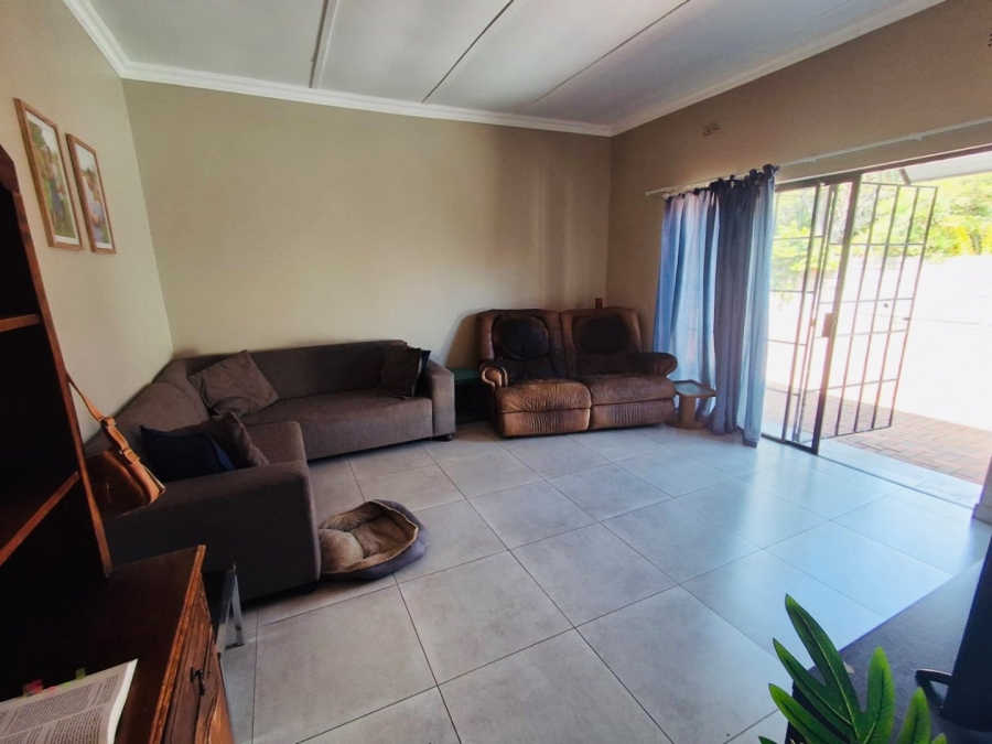 To Let 2 Bedroom Property for Rent in Meerhof North West